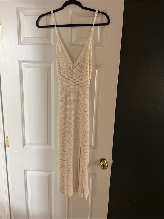 Aritzia Dresses & Skirts - Aritzia Cream Knit V-Neck Midi Dress